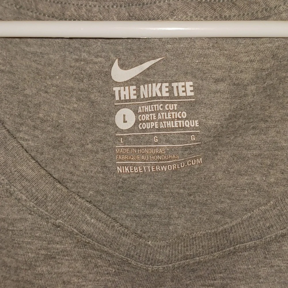 Nike tee - Picture 3 of 3